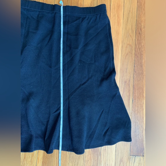 ST. JOHN COLLECTION Santana Knit Navy Blazer Sz 10 with matching skirt - Picture 14 of 15